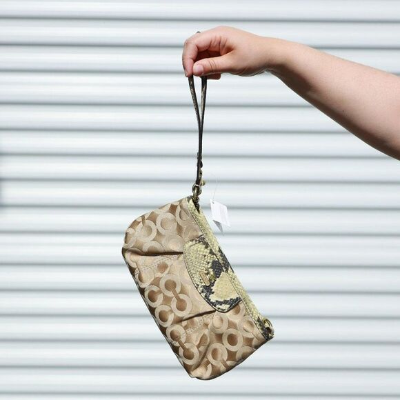 NWT Coach Signature Snake Embossed Wallet Wristlet - Picture 2 of 9